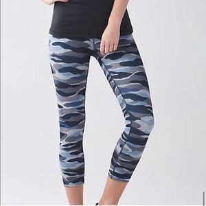 Lululemon Athletica Wonder Under crop leggings EUC